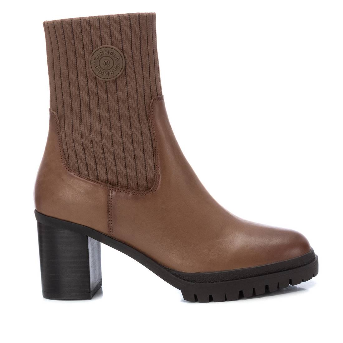 Botines de mujer fabricado en piel con goma antideslizante.