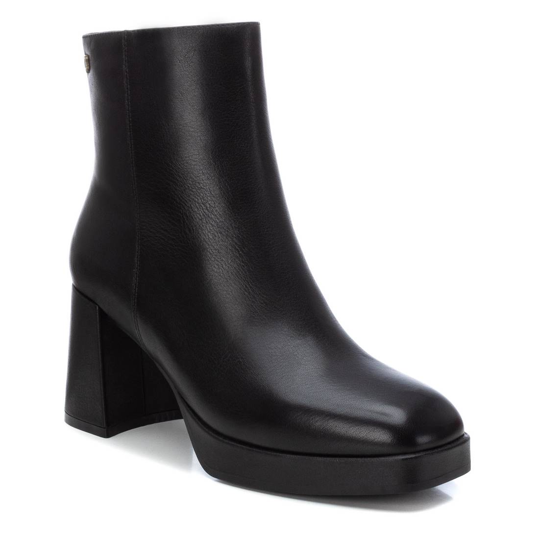 botines negros con tacón