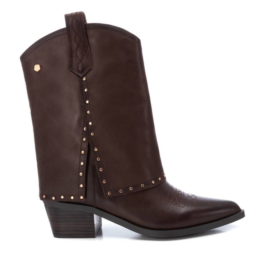 Botines con tacones fabricajo en serraje.