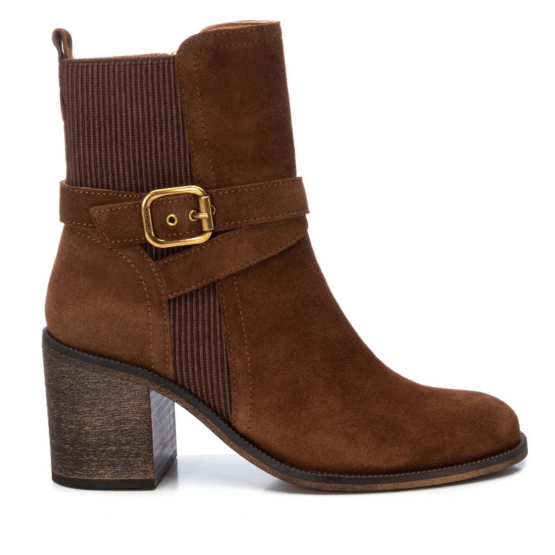 Botines con tacones fabricajo en serraje.