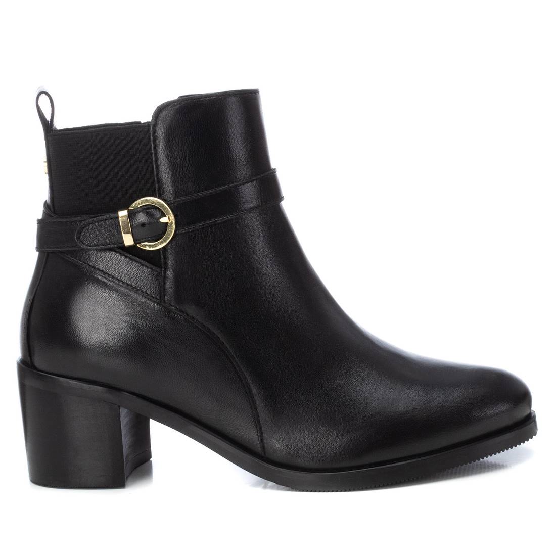 Botines con tacón ancho fabricado en piel de la marca Carmela.