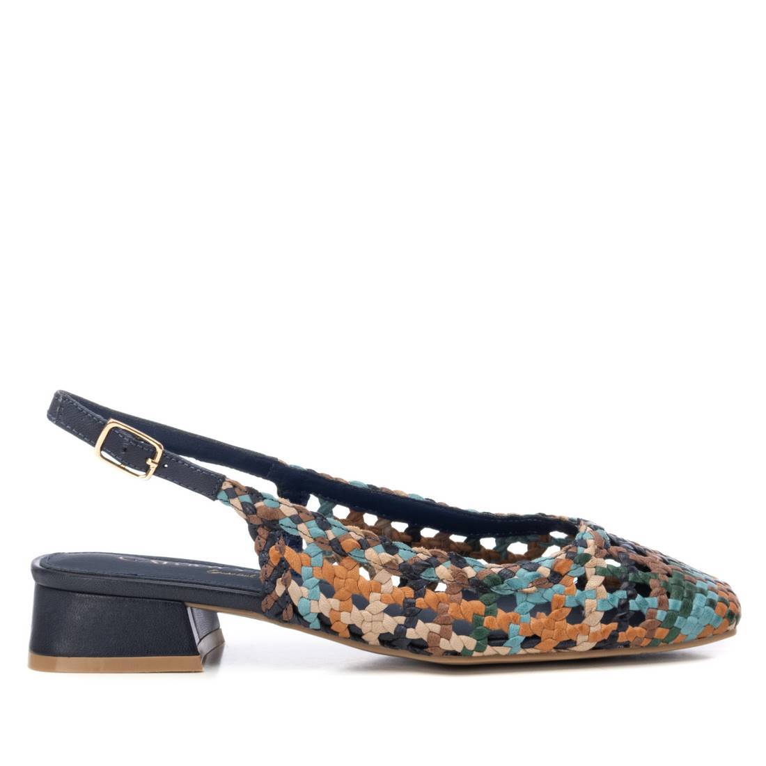 Bailarinas destalonadas azules, perfectas para el día a día.