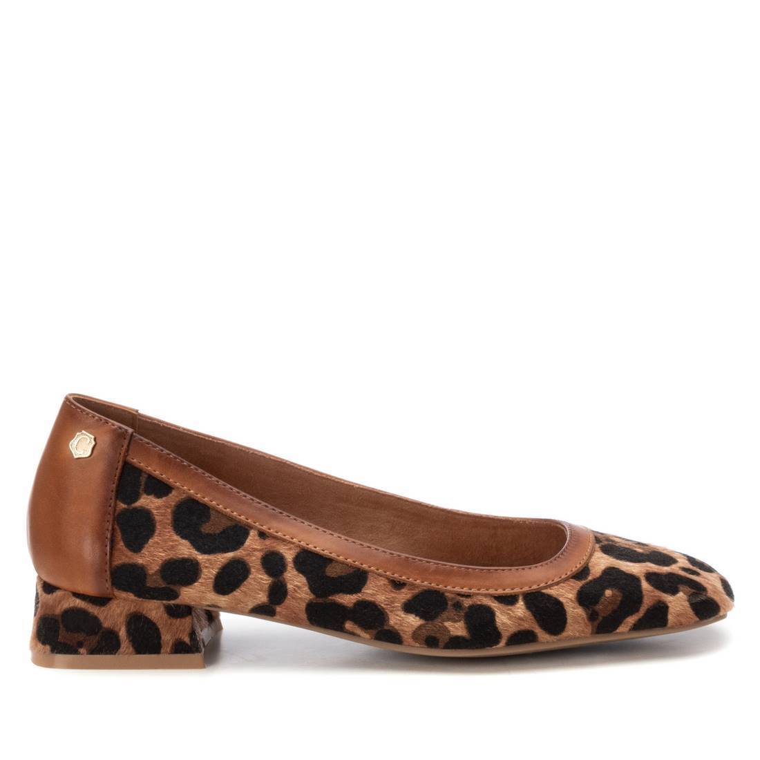 Bailarinas con hebilla, ideal para combinar con cualquier outfit.