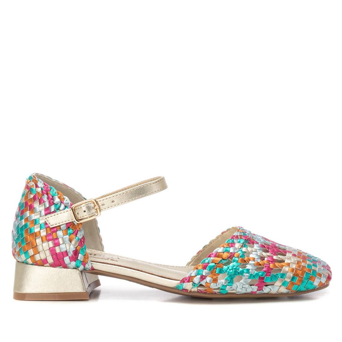 Bailarinas marrones de mujer marca Carmela, perfectas para un look elegante y actual.