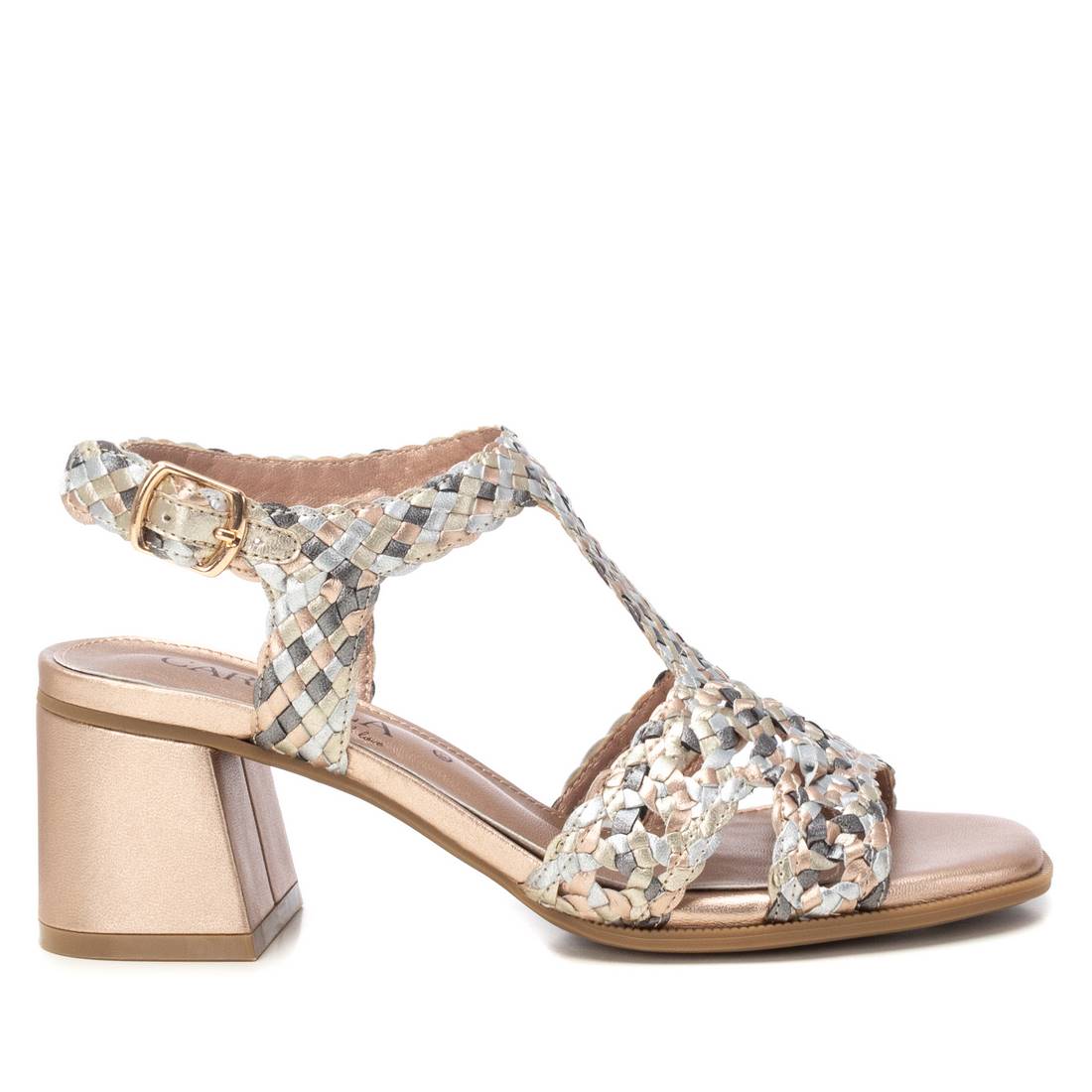 Sandalias para boda cómodas de la marca Carmela. Fabricada en piel de alta calidad. Acabado metálico.