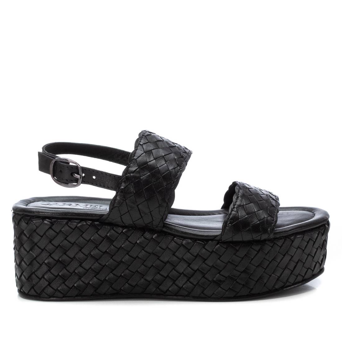 Sandalias negras plataforma marca Carmela