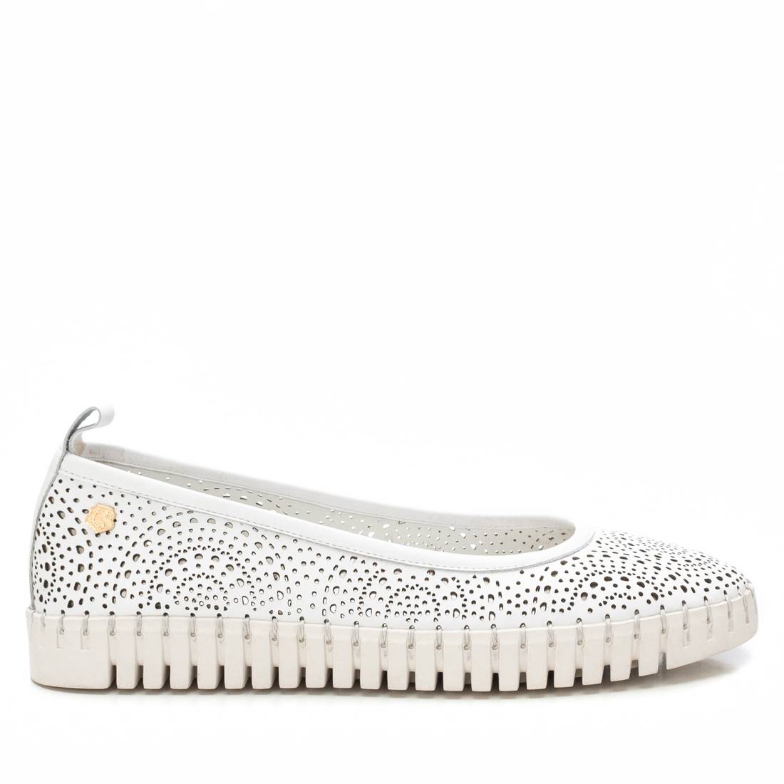 Bailarinas trenzadas con plantilla acolchada para mayor confort.