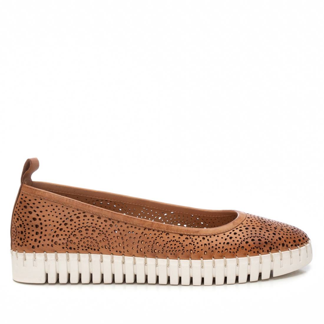 Bailarinas de punta con diseño calado y detalles en tendencia.