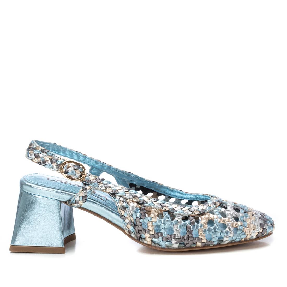 Bailarinas atadas al tobillo, modelo exclusivo de Carmela.