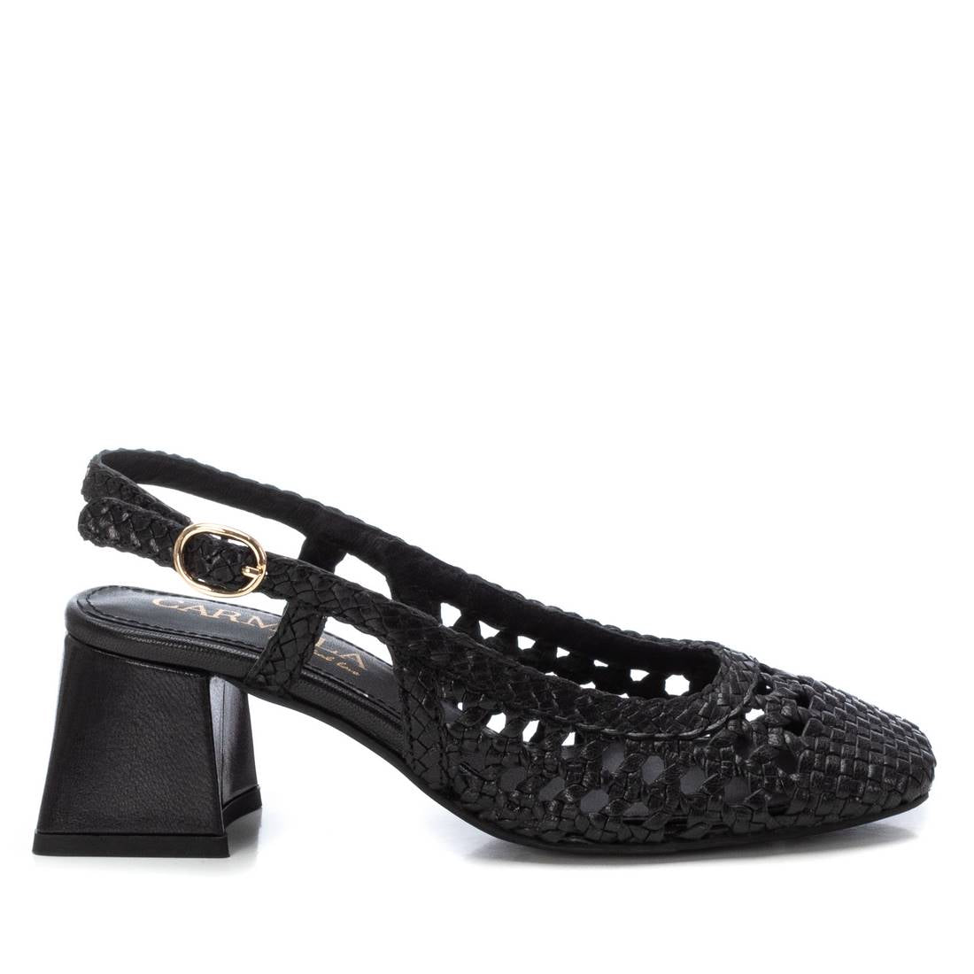 Bailarinas negras en piel, perfectas para un look elegante y actual.