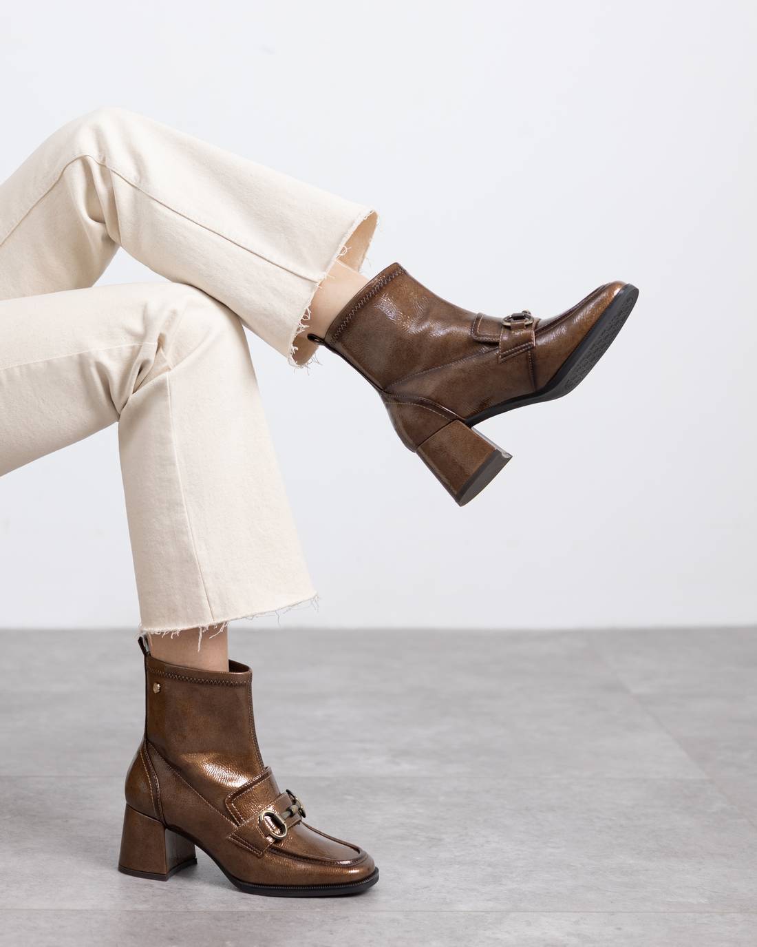 Botin de mujer con tacón Carmela 16253801