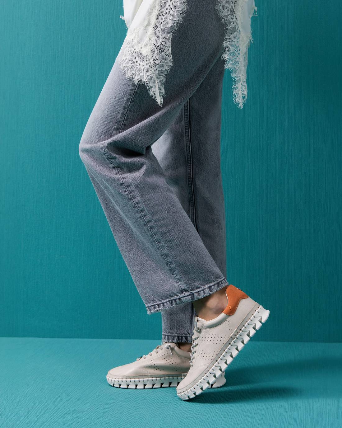 Zapatilla de mujer plano Carmela 16310703