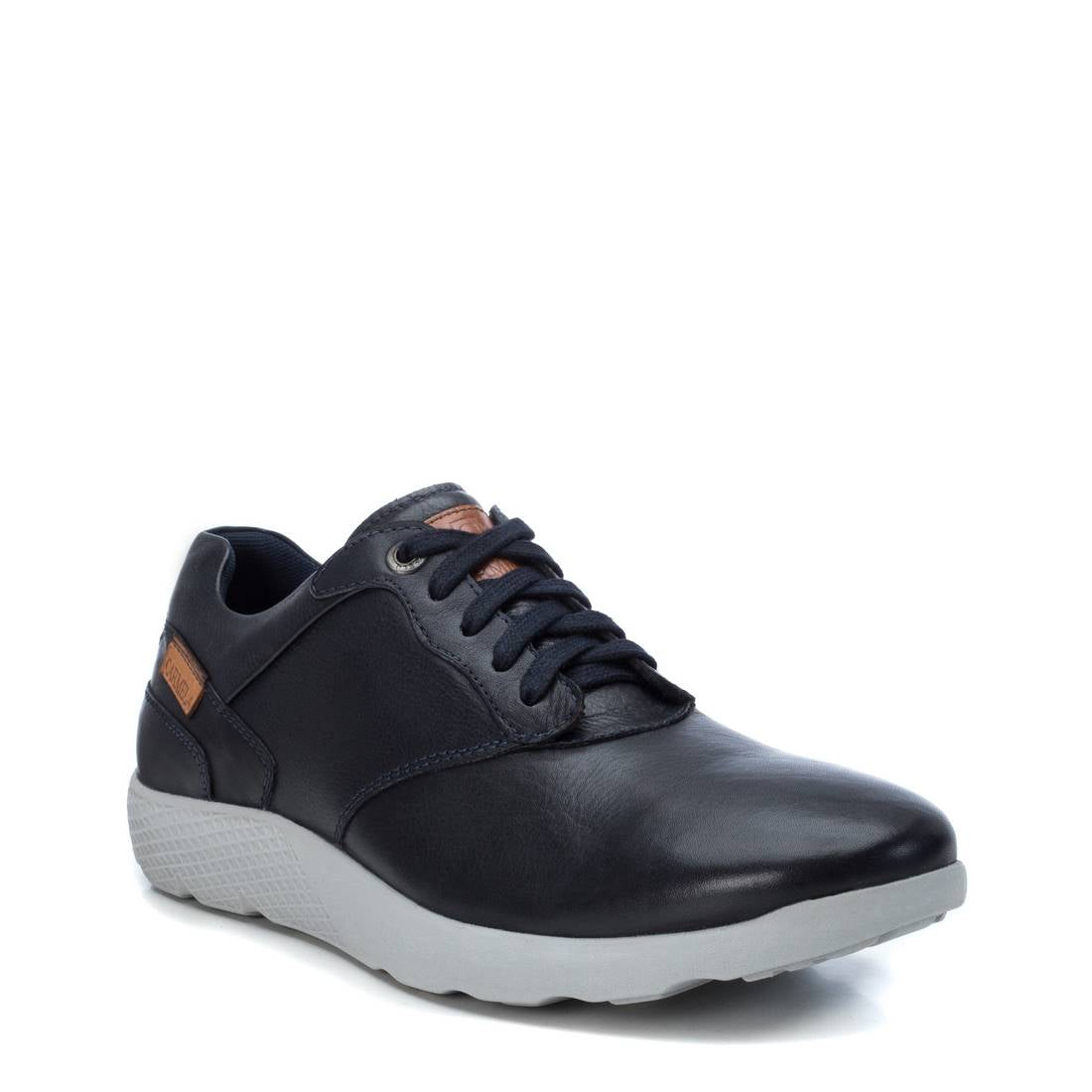 ZAPATILLA DE HOMBRE CARMELA 06722101