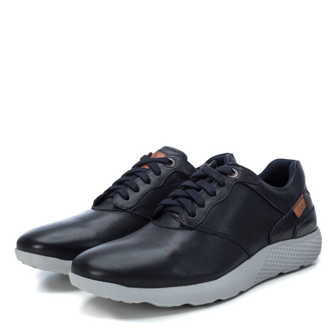 ZAPATILLA DE HOMBRE CARMELA 06722101