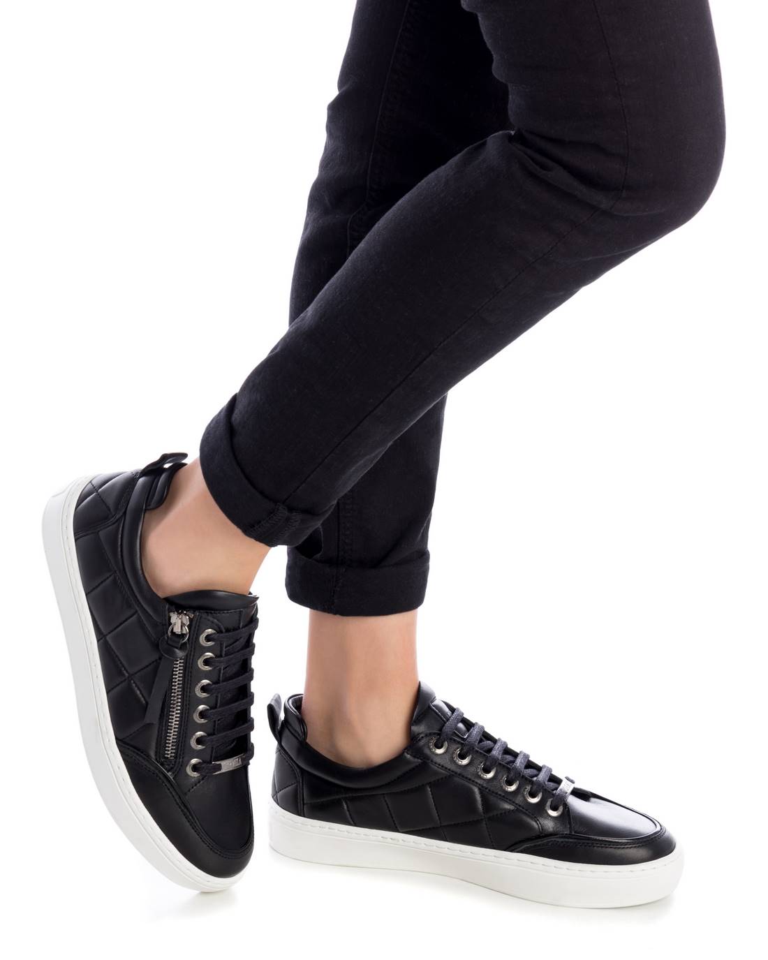 TÊNIS FEMININO CARMELA 06806001
