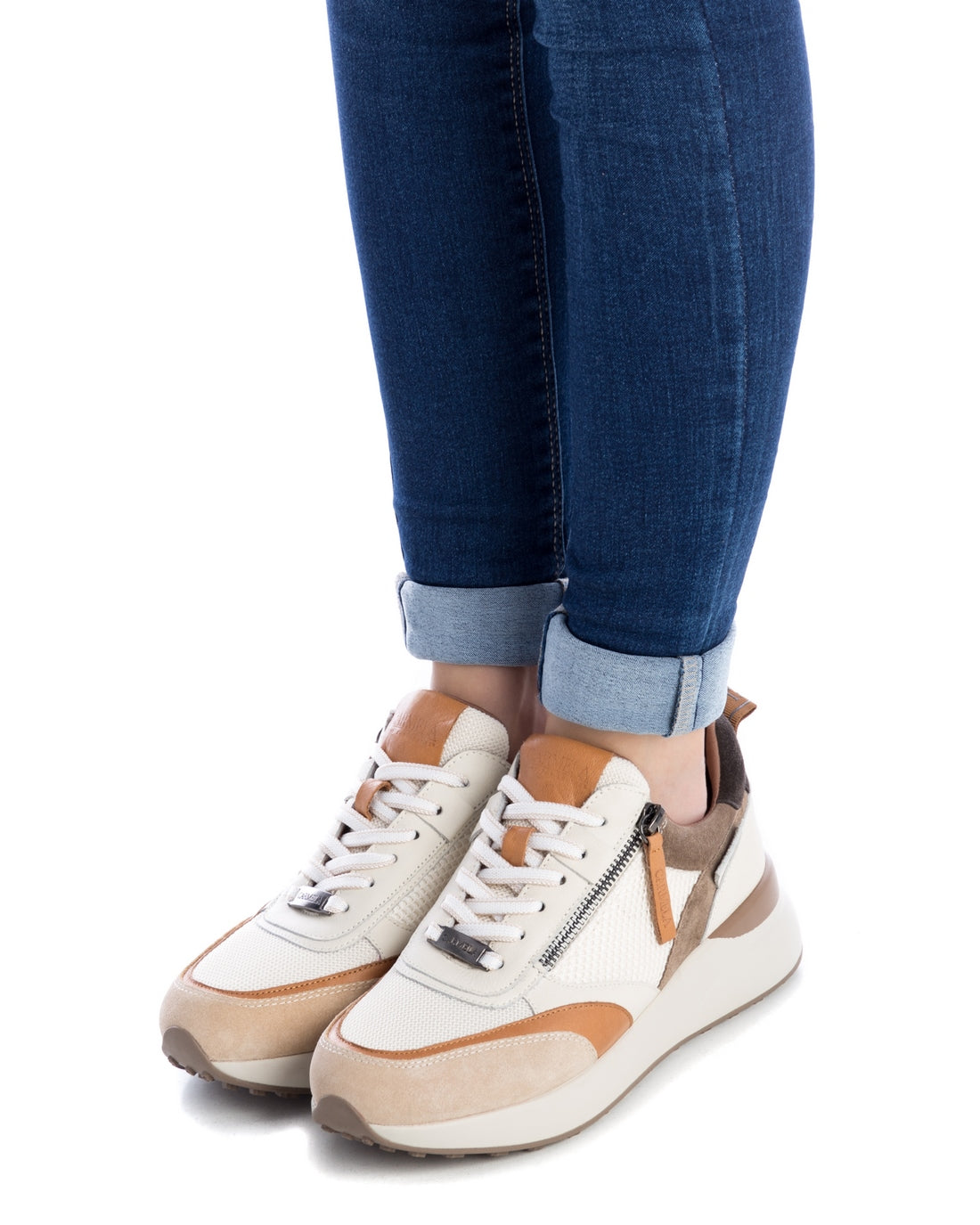 TÊNIS FEMININO CARMELA 16000103