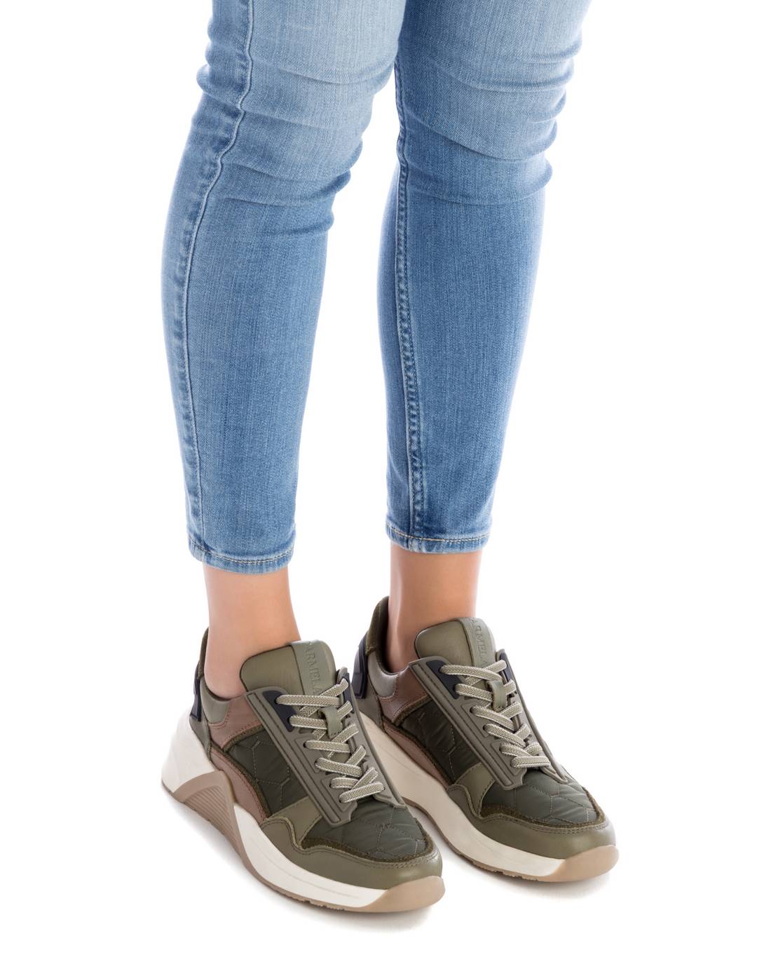 ZAPATILLA DE MUJER CARMELA 16011501