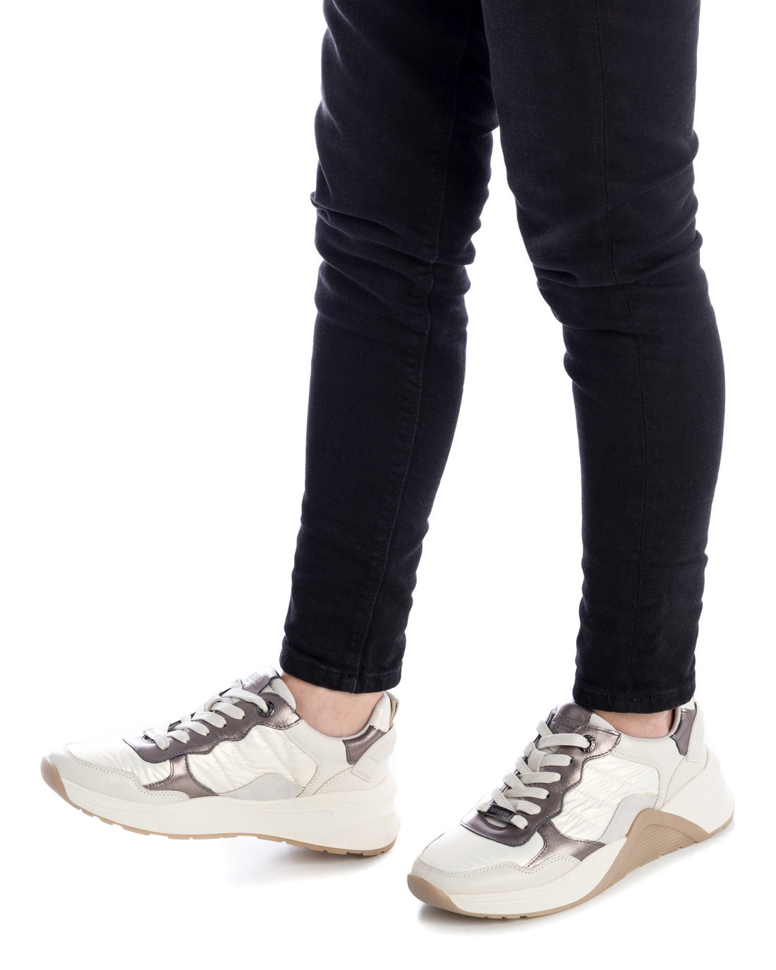 ZAPATILLA DE MUJER CARMELA 16015402