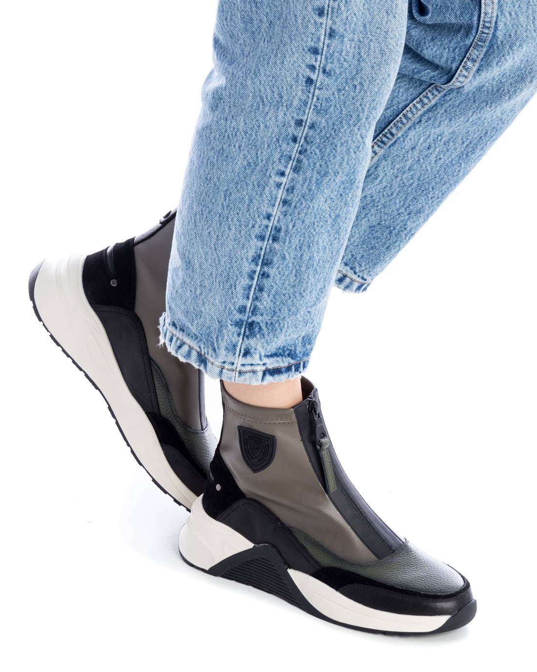 ZAPATILLA DE MUJER CARMELA 16018004