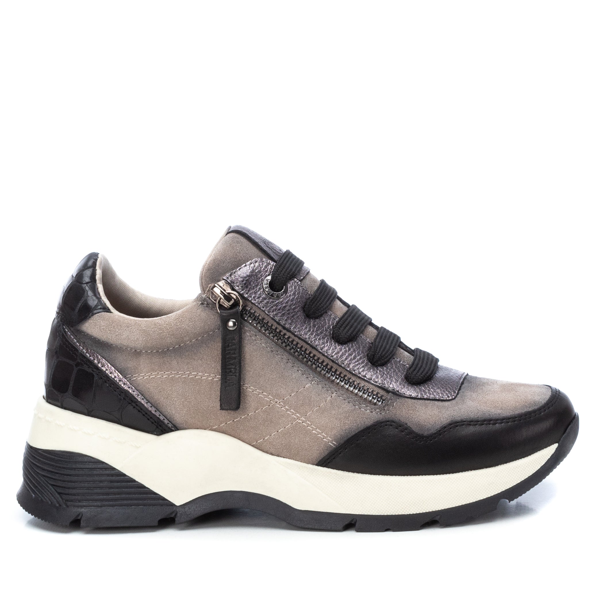 zapatillas con plantilla extraible marca Carmela