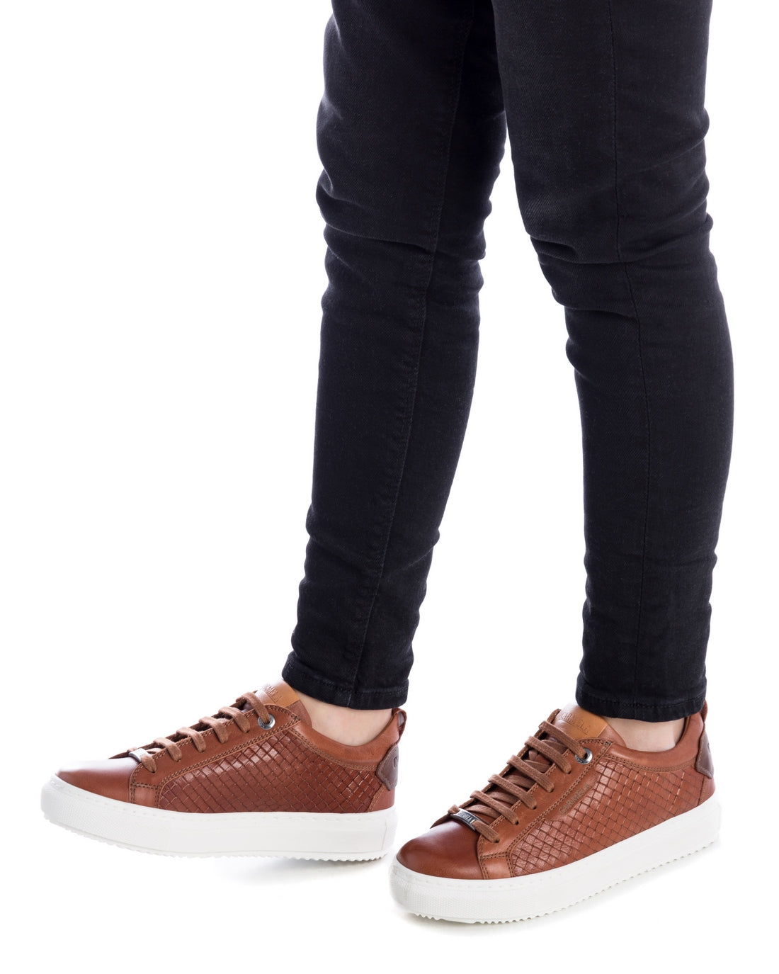 ZAPATILLA DE MUJER CARMELA 16021404