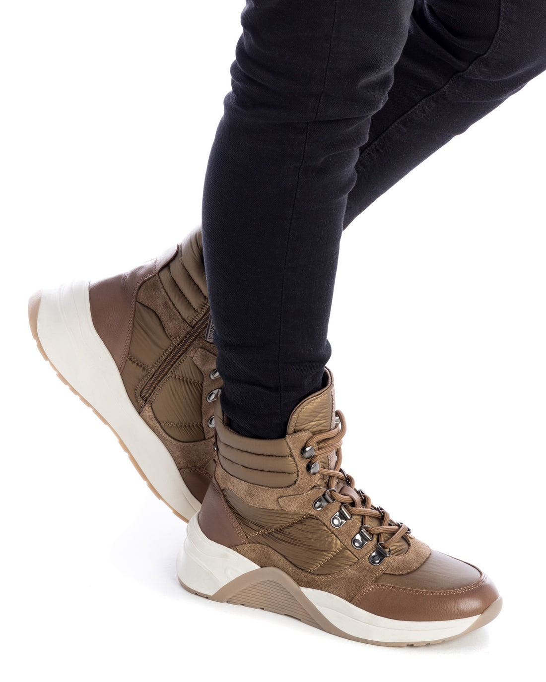 TÊNIS FEMININO CARMELA 16029304