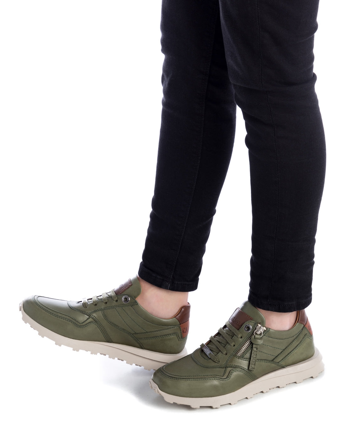 ZAPATILLA DE MUJER CARMELA 16031604