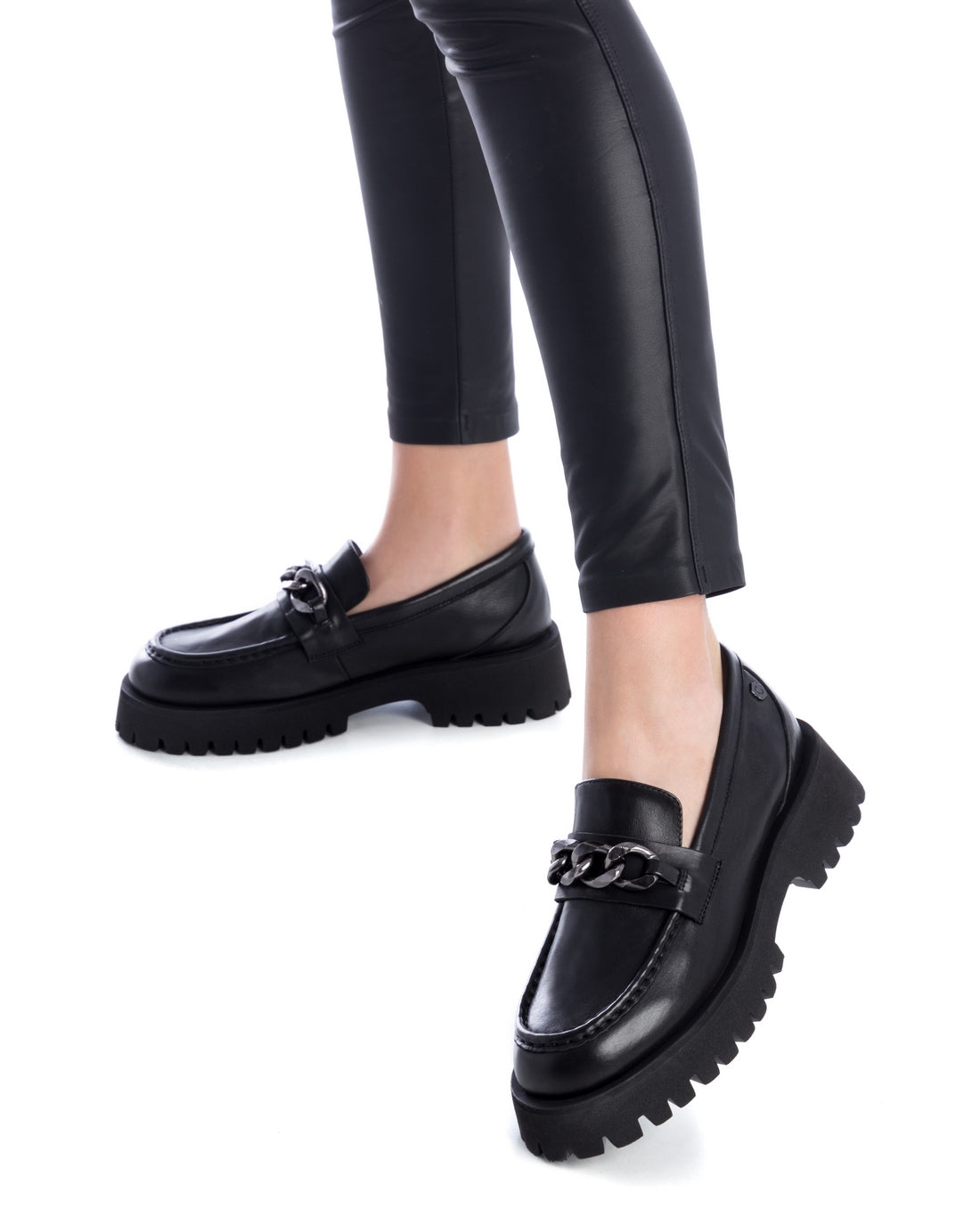 SAPATO DE MULHER CARMELA 16035801