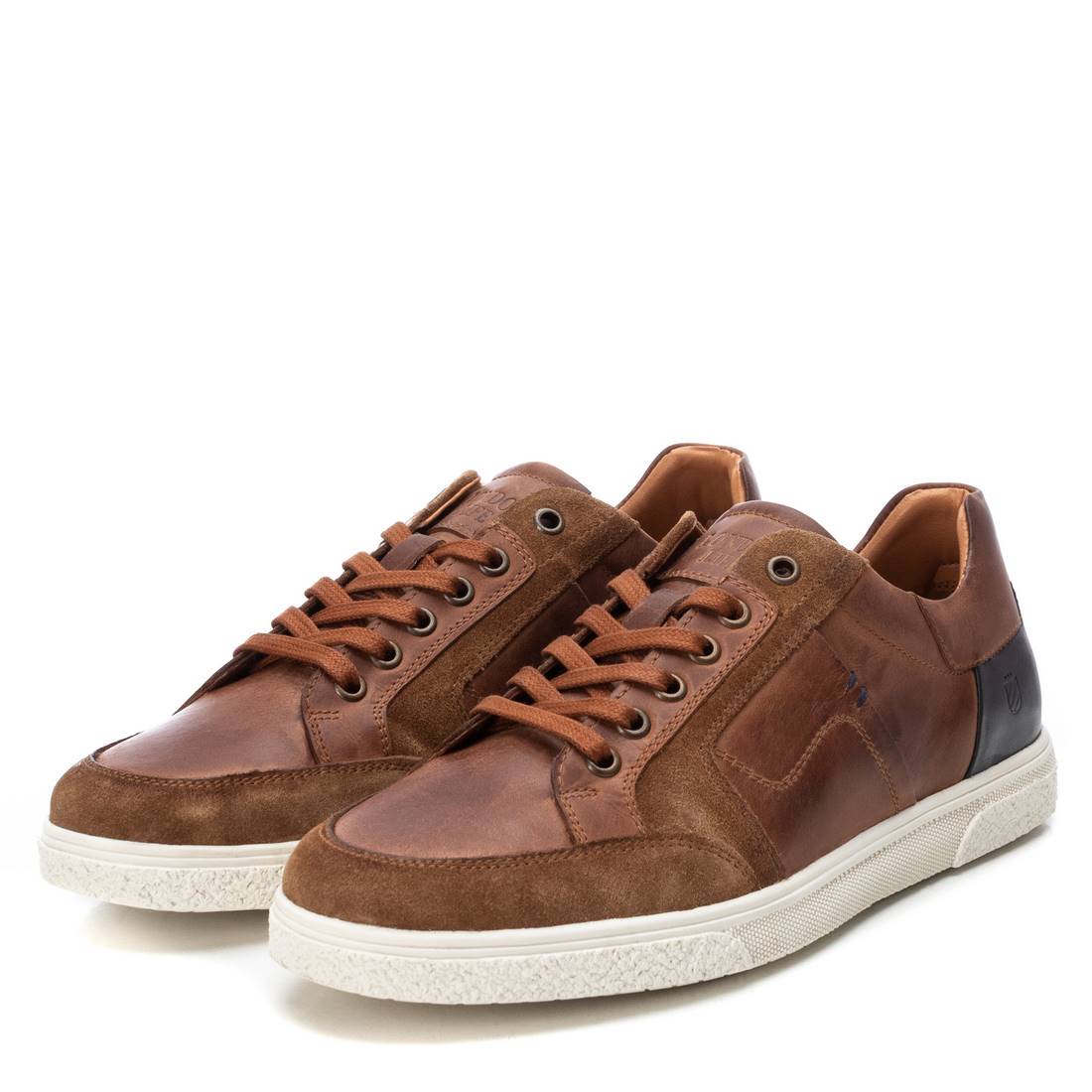 ZAPATILLA DE HOMBRE CARMELA 16087401