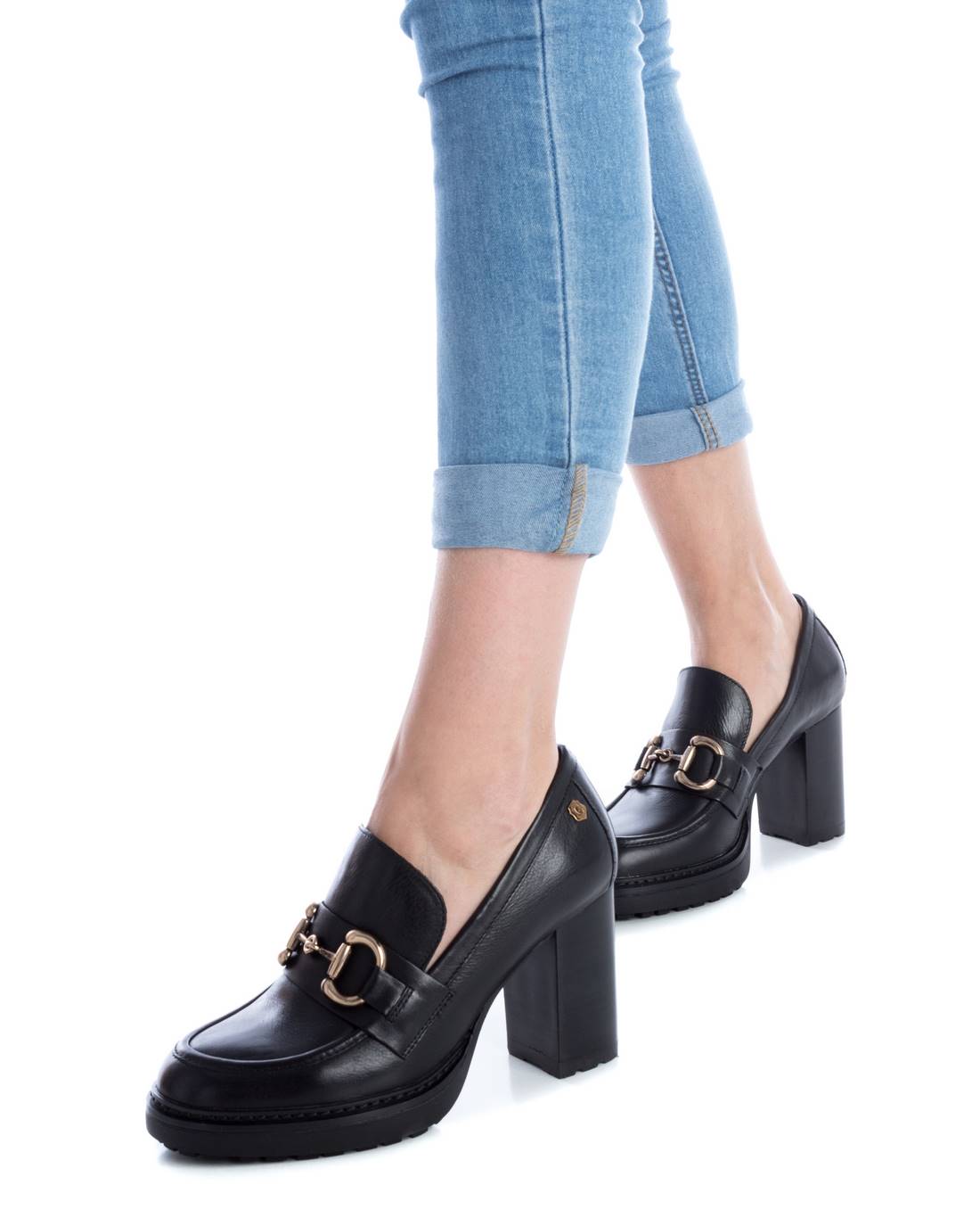 SAPATO DE MULHER CARMELA 16113401