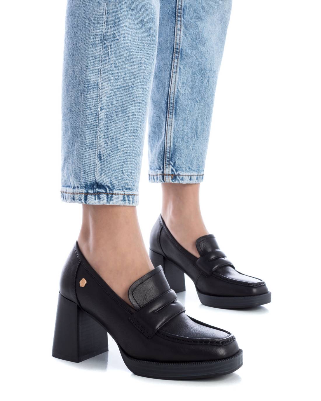 SAPATO DE MULHER CARMELA 16121803