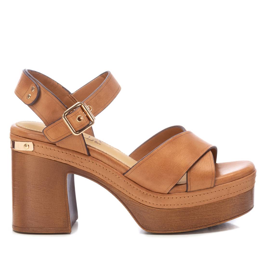Sandalias marrones con tacón medio, ancho de 10 cm y fabricadas en piel con suela antideslizante