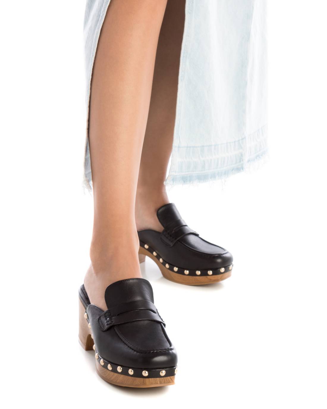 Zuecos de mujer de madera negro