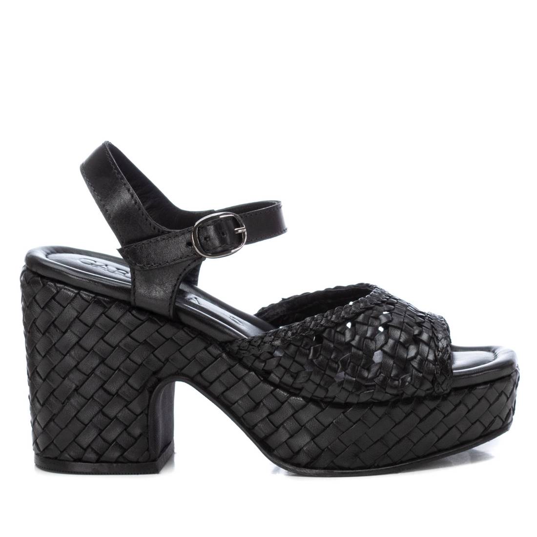 sandalias negras con tacón medio de mujer. Fabricada en piel y corra al tobillo