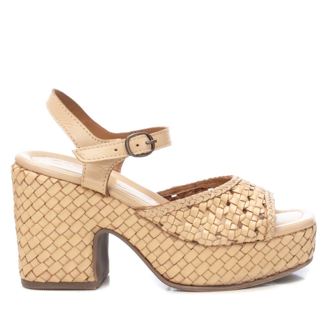 sandalia con tacon medio de mujer. Fabricada en piel y corra al tobillo