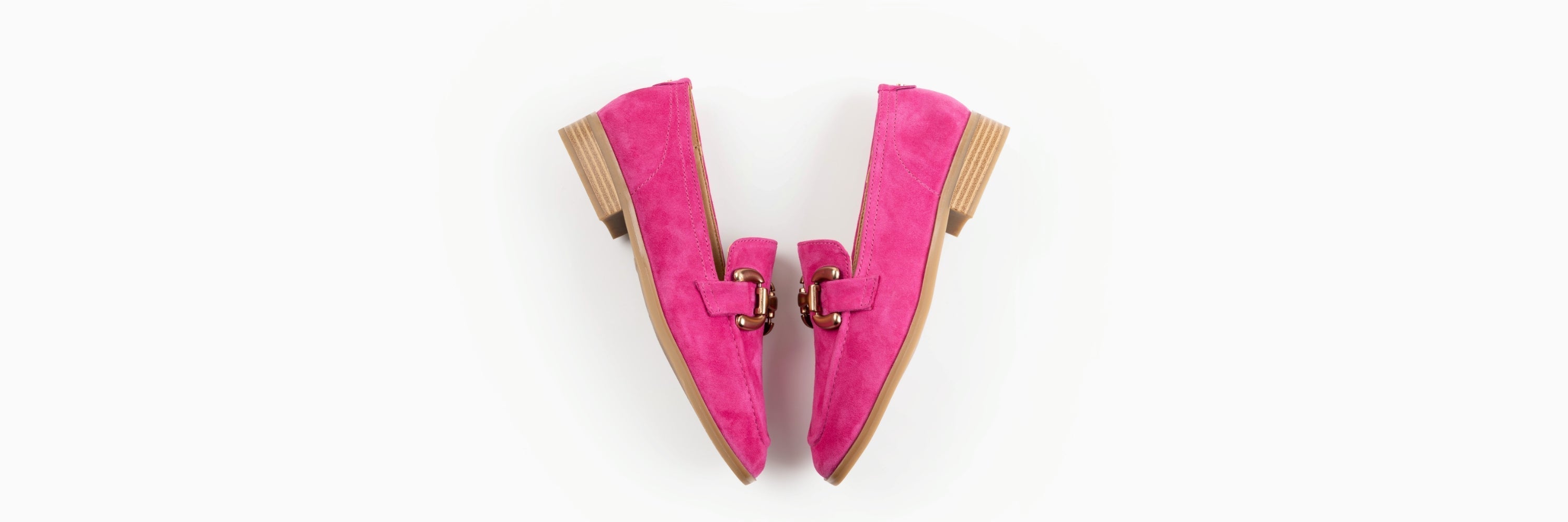 ¿Cómo combinar mocasines con vestidos?