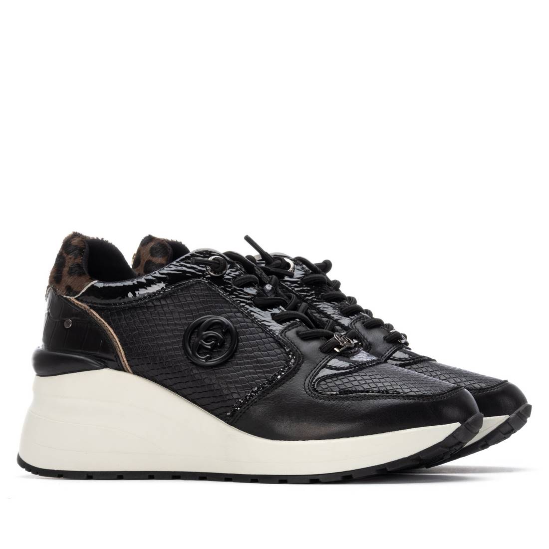 Zapatilla de mujer con cuña Carmela 16244401