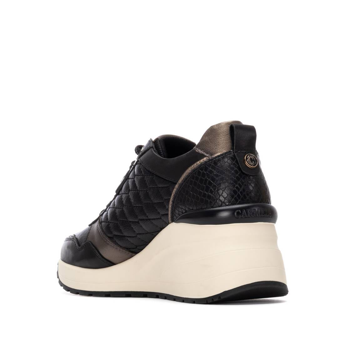 Zapatilla de mujer con cuña Carmela 16244601