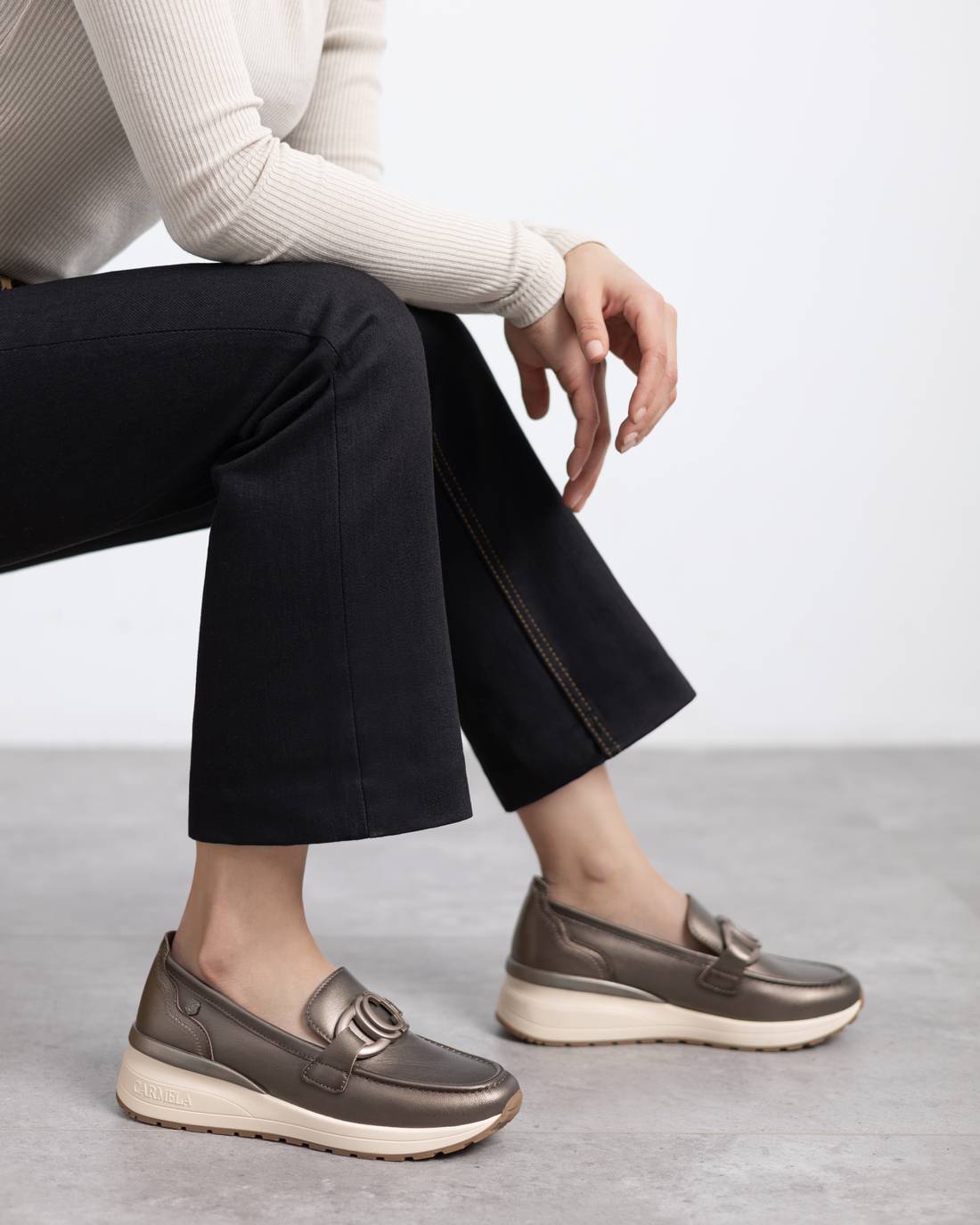 Zapatilla de mujer plano Carmela 16252303