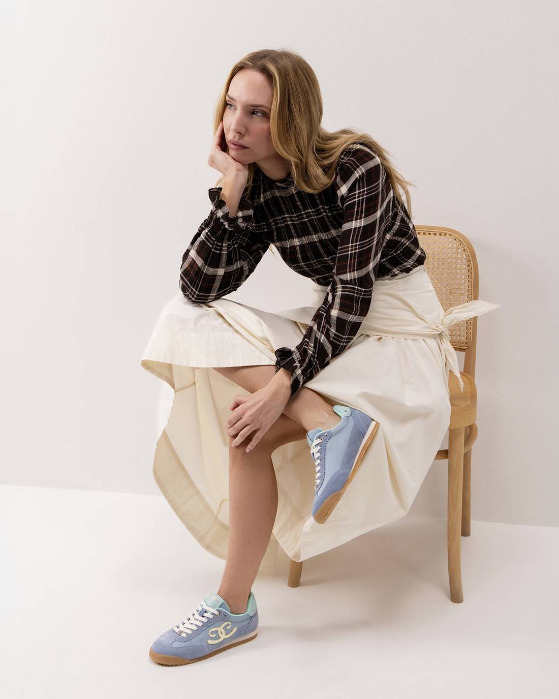 Zapatilla de mujer plano Carmela 16311905