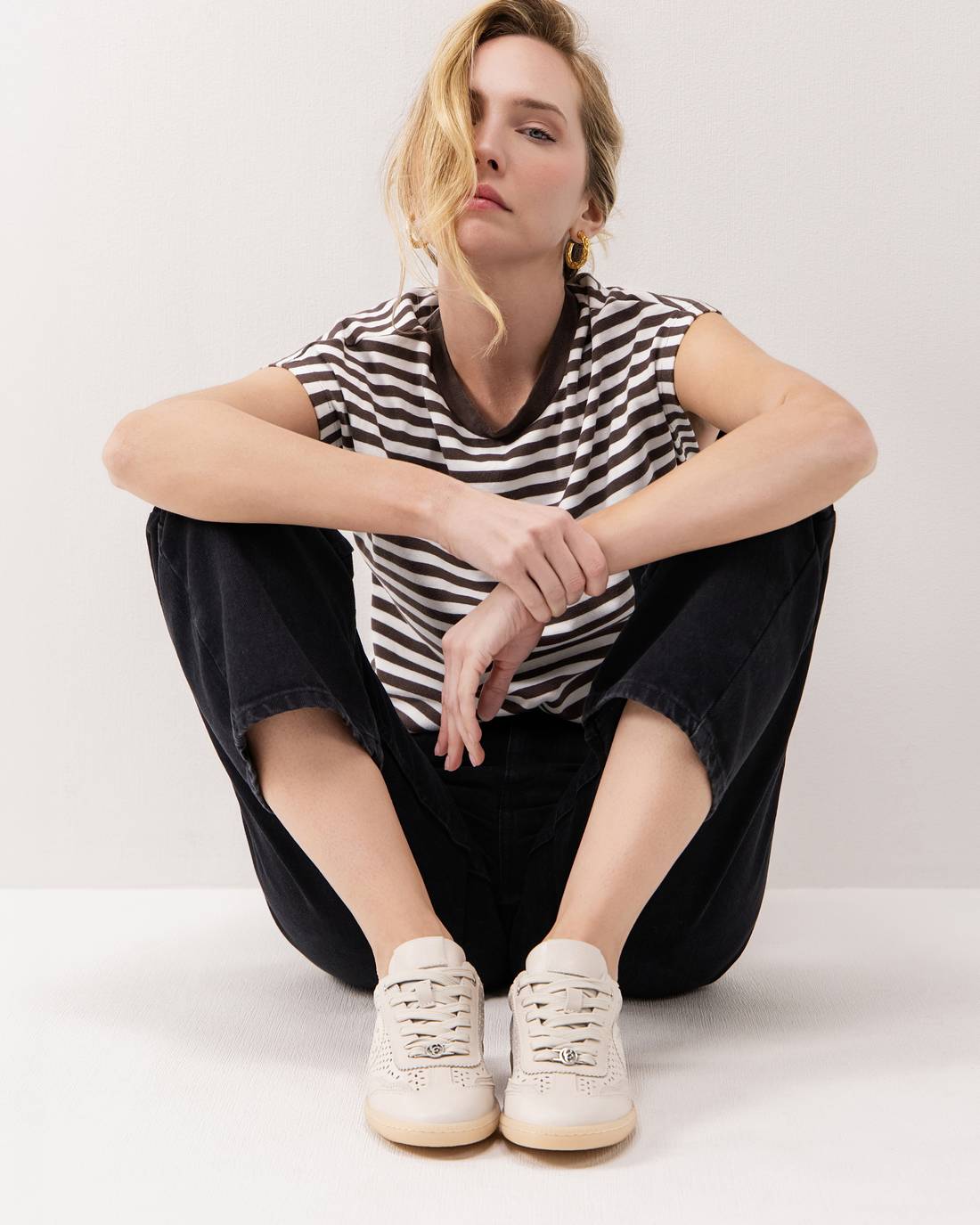 Zapatilla de mujer plano Carmela 16312003